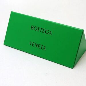 BOTTEGA VENETA Triangular Case
Sunglasses Eyeglasses w/cleaning cloth